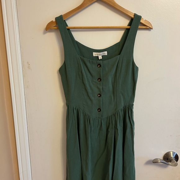 Monteau Dresses & Skirts - Monteau Forest Green Button-Front Midi Dress